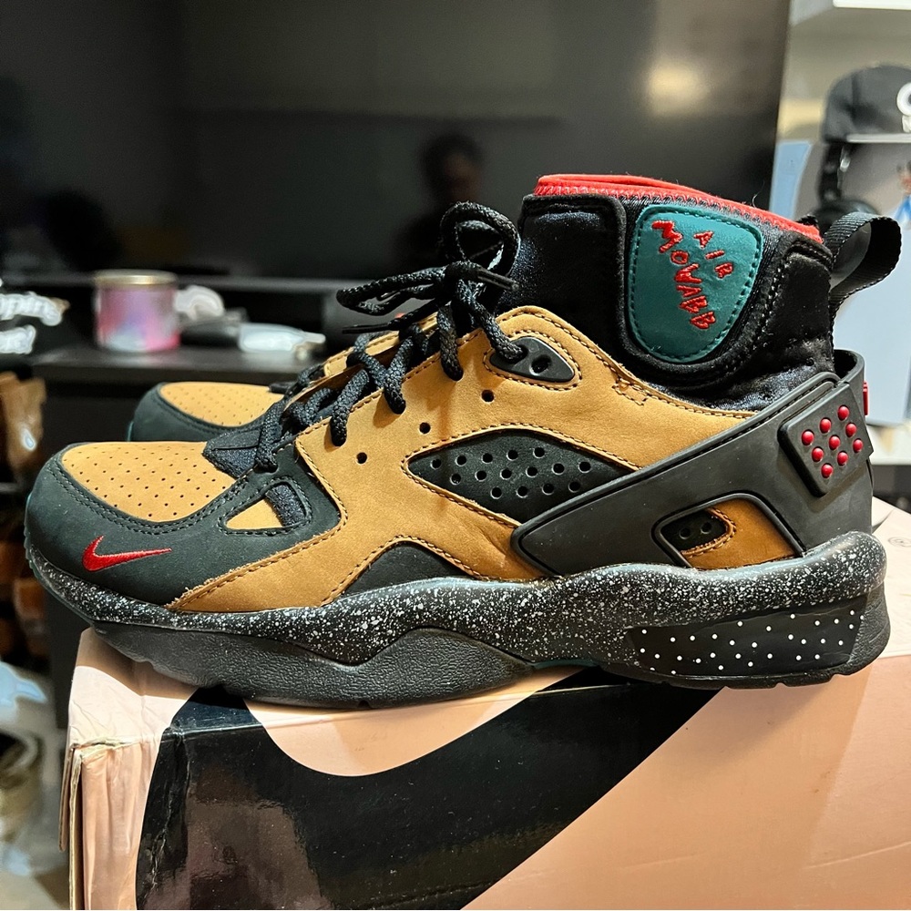 Nike Air Mowabb Olivia Kim “No Cover” size 9 mens/ 10.5 women’s.